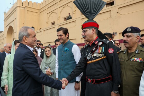 حضور در آرامگاه اقبال لاهوری