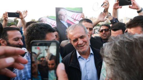 ایستاده پای ملت