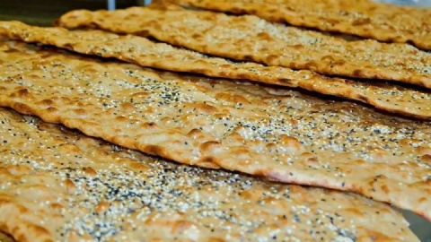 آغاز فروش نان با نرخ جدید/ مردم گرانفروشی را گزارش کنند