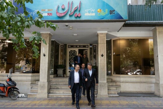 بازدید معاون سیاسی وزیر کشور از روزنامه ایران