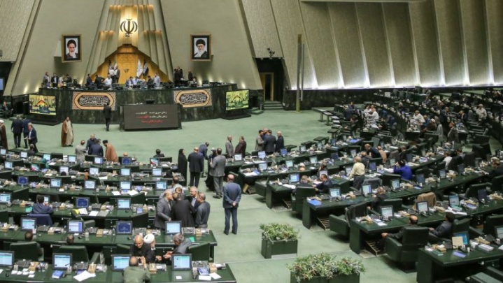 مجازات خروج غیرمجاز ایرانیان خارج از کشور برداشته می‌شود