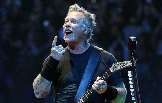 زادروز جیمز هتفیلد  در ۳ اوت ۱۹۶۳ در شهر دونی درمنطقه لوس آنجلس در ایالت کالیفرنیا به دنیا آمد.