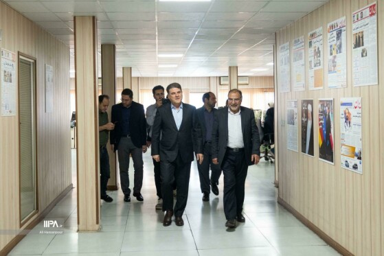 بازدید معاون سیاسی وزیر کشور از روزنامه ایران