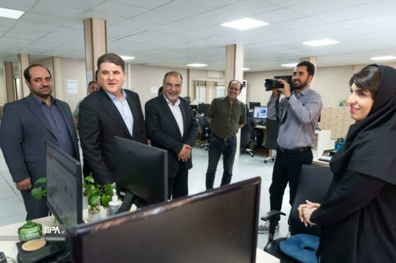 بازدید معاون سیاسی وزیر کشور از روزنامه ایران