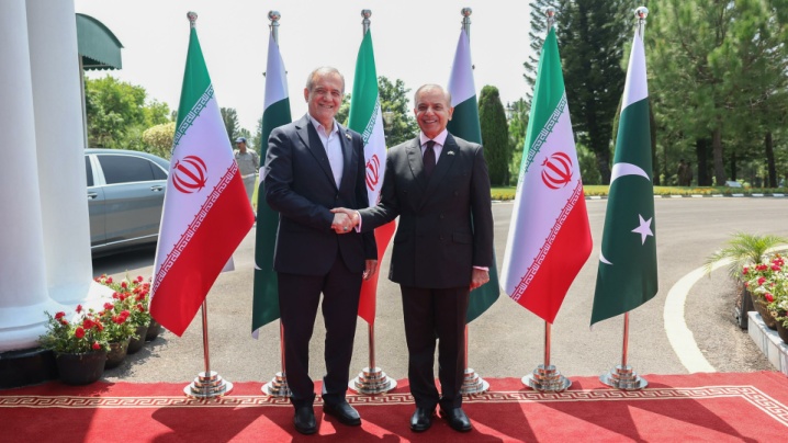 پزشکیان: توجه به همسایگان اصل محوری سیاست خارجی ایران است