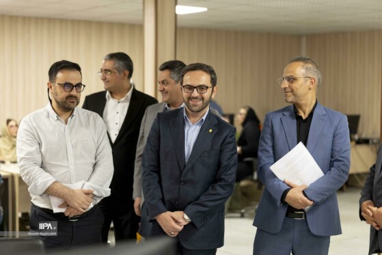 بازدید مدیرعامل بانک کشاورزی از روزنامه ایران