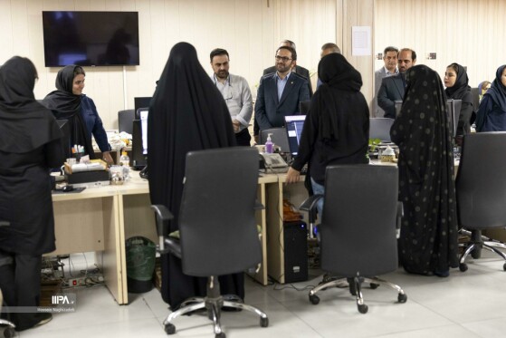 بازدید مدیرعامل بانک کشاورزی از روزنامه ایران