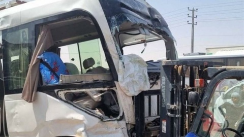 ۱۶ مصدوم در تصادف مینی‌بوس حامل زائران ایرانی در محور نجف - کربلا