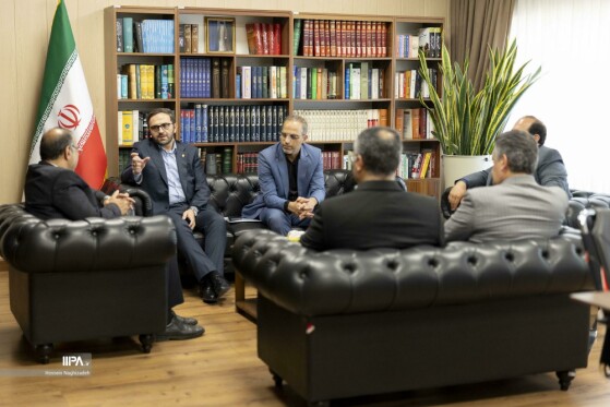 بازدید مدیرعامل بانک کشاورزی از روزنامه ایران