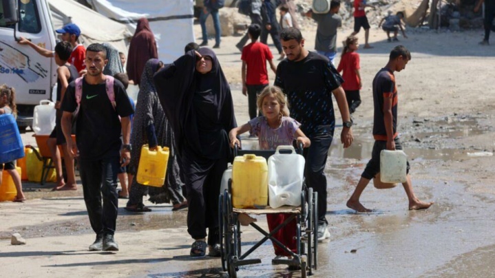 کودکان می‌میرند، نه آب هست نه غذا نه سرپناه، فقط آوار و آتش