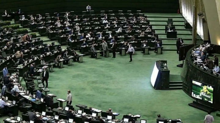 مروری بر نسبت های خویشاوندی در 12 دوره مجلس