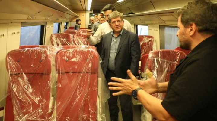 تقدیر مدیرعامل راه‌آهن از کارکنان بخش تعمیرات قطارهای خودکشش رجا