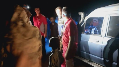 ۱۰ ساعت تلاش نفسگیر برای یافتن کودک گمشده در کویر