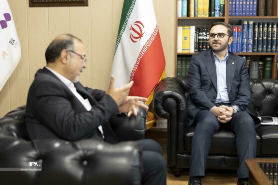 بازدید مدیرعامل بانک کشاورزی از روزنامه ایران