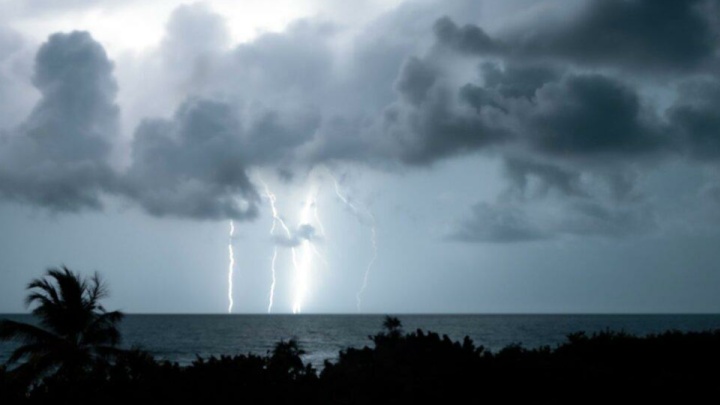 رگبار باران و رعد و برق در جنوب شرق کشور