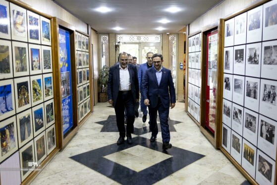 بازدید مدیرعامل بانک کشاورزی از روزنامه ایران