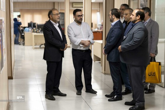 بازدید مدیرعامل بانک کشاورزی از روزنامه ایران