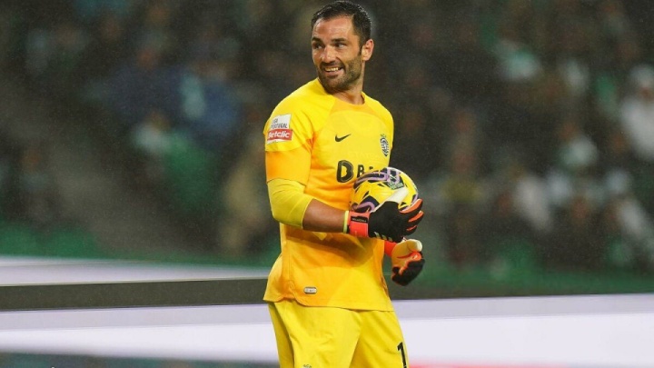 دروازه‌بان سابق رئال مادرید در تست‌های پزشکی استقلال