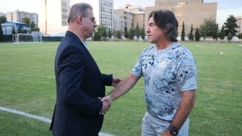 نظری جویباری دست به دامان تاج شد