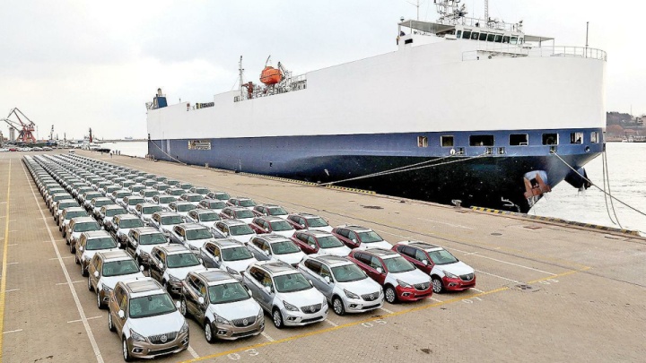 اجرای آیین‌نامه جدید واردات خودرو موقتا متوقف شد