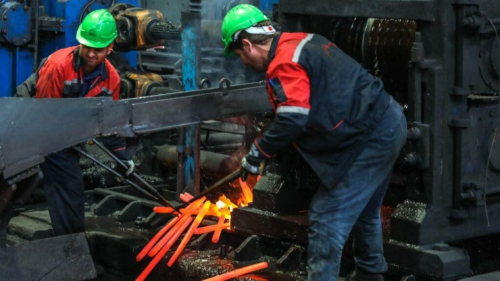 تولید ۷۳ درصد برق مصرفی فولادسازان توسط شرکت‌های فولادی