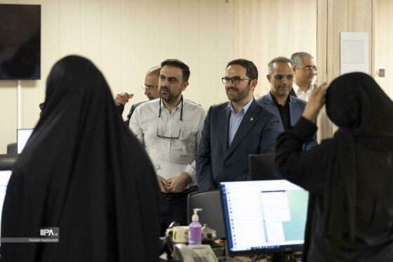 بازدید مدیرعامل بانک کشاورزی از روزنامه ایران