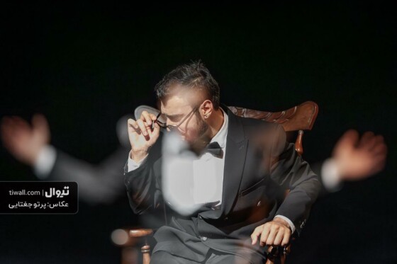 نمایش «همه چیز می‌گذرد تو نمی‌گذری» به نویسندگی محمد چرم‌شیر و کارگردانی رها صیادی،