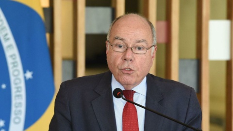 قانون اساسی ما روی میز مذاکره با آمریکا نیست