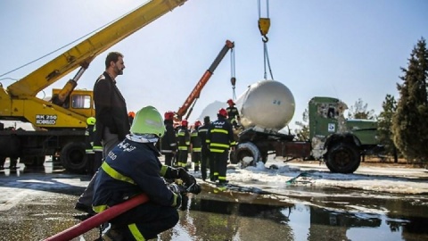 واژگونی تانکر حامل گازوئیل/ ۲۰هزار لیتر سوخت سرازیر شد