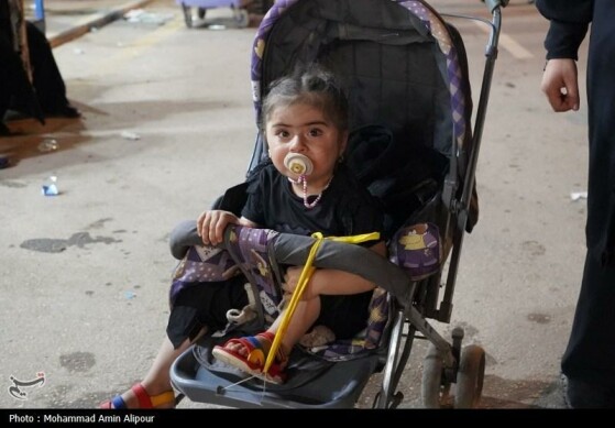 حضور کودکان در مسیر اربعین