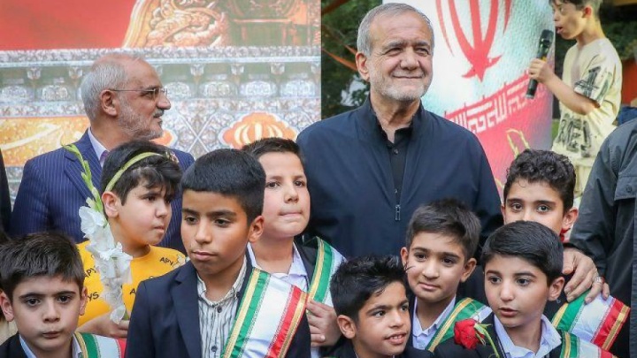 حضور پزشکیان در آیین گرامیداشت یاد شهدای خردسال تجاوز رژیم صهیونیستی