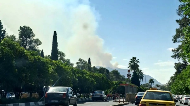 کوه‌های دراک شیراز زیر شعله‌های آتش