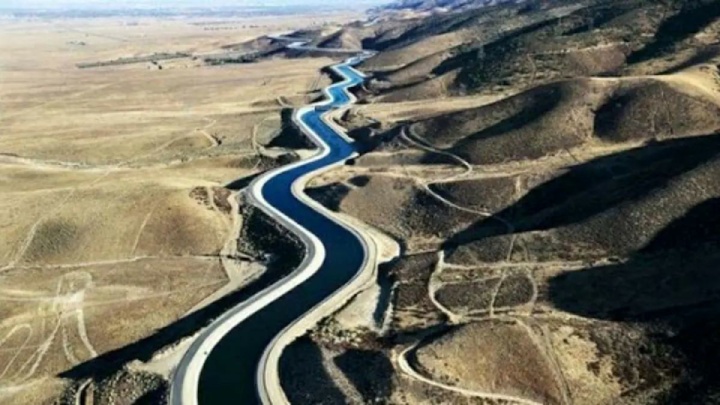 آب دریای خزر و خلیج فارس به فلات مرکزی منتقل شود