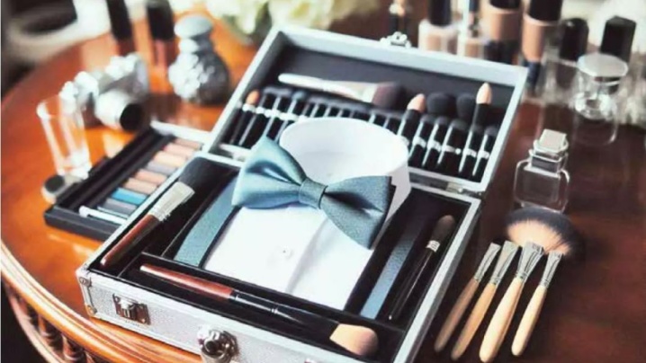 سیبیلوهای بزک شده