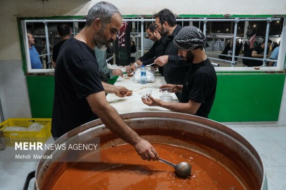 بازدید رئیس ستاد اجرایی فرمان امام از روند خدمت‌رسانی در مرز مهران