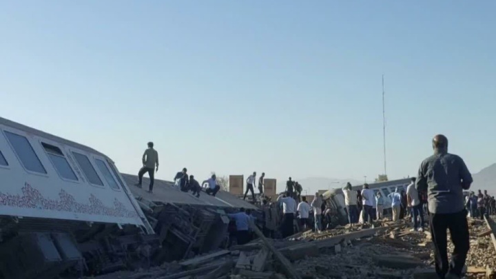 خروج قطار تهران به کرمان از ریل/ مسافران سالم هستند