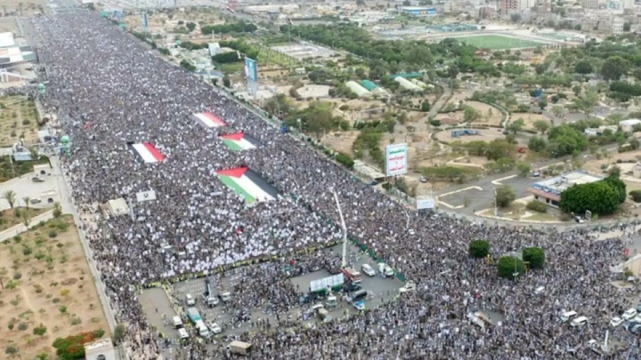 تظاهرات گسترده در یمن با شعار «ما در کنار غزه ایستاده‌ایم»