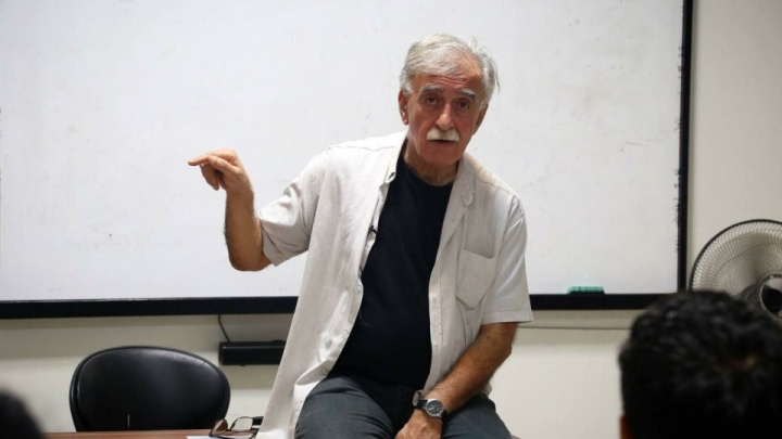 «کیانوش عیاری» از نوابغ سینمای ایران است / به هر قیمتی نباید فیلم بسازید