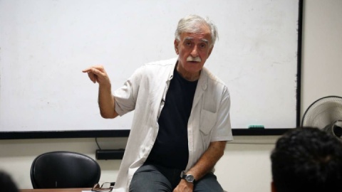 «کیانوش عیاری» از نوابغ سینمای ایران است / به هر قیمتی نباید فیلم بسازید