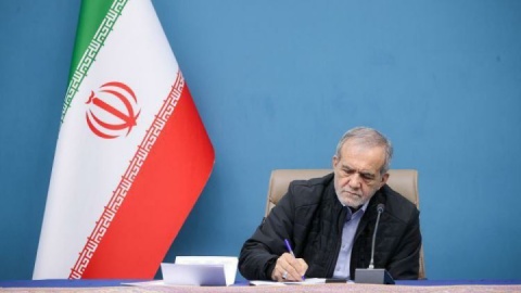 پزشکیان: خبرنگار، فرمانده خط مقدم دفاع از حقیقت است