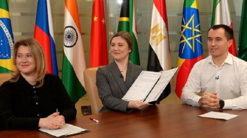 شبکه بریکس روز خبرنگار را به ایرنایی‌ها تبریک گفت