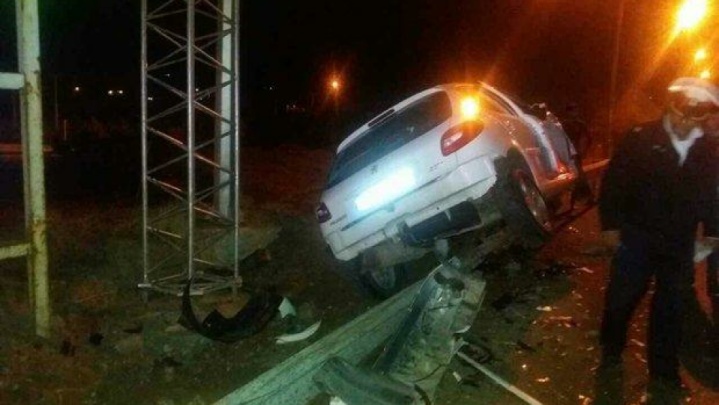 واژگونی پژو در آزادراه کرج_ قزوین ۲ کشته و ۲ مصدوم برجای گذاشت