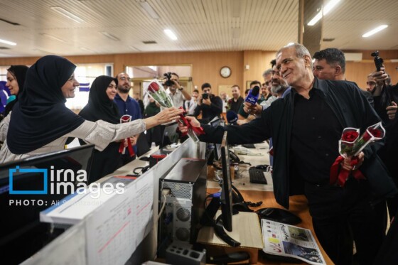 حضور سرزده رئیس‌جمهور در خبرگزاری ایرنا