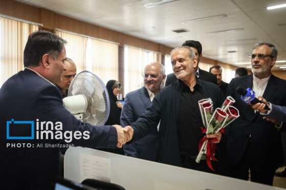 حضور سرزده رئیس‌جمهور در خبرگزاری ایرنا