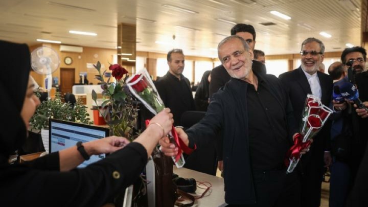 همه برای سربلندی ایران ایستاده‌ایم/ تاکید بر نقش وحدت‌آفرین رسانه‌ها