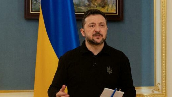 زلنسکی: اوکراینی‌ها زمین خود را به اشغالگر هدیه نمی‌دهند