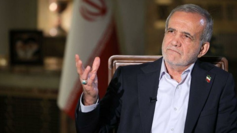 پزشکیان: حتی کسانی که درست یا غلط به زندان بردیم، پای ایران ایستادند