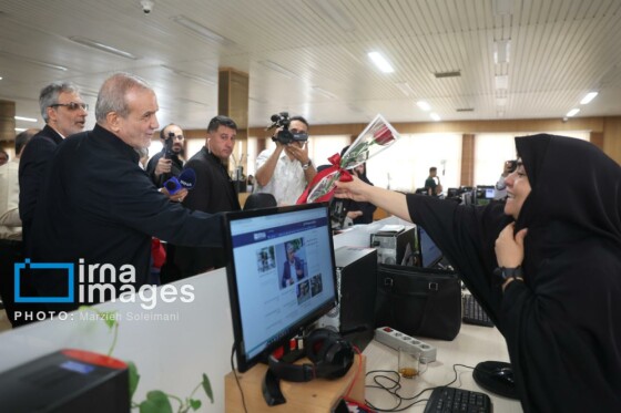 حضور سرزده رئیس‌جمهور در خبرگزاری ایرنا