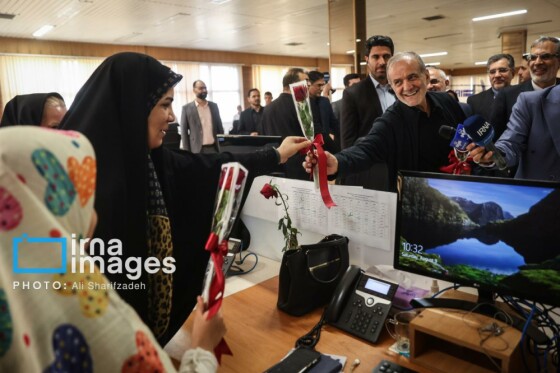 حضور سرزده رئیسجمهور در خبرگزاری ایرنا