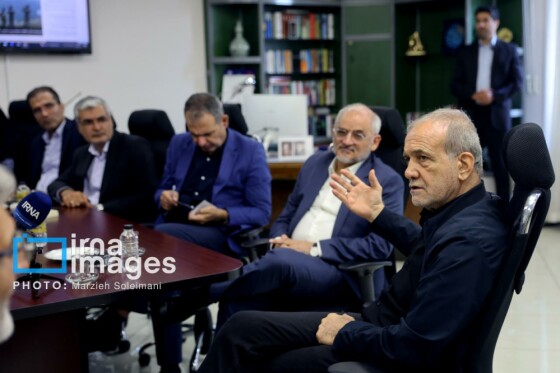 حضور سرزده رئیس‌جمهور در خبرگزاری ایرنا